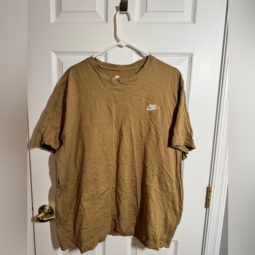 Men’s Nike t-shirt